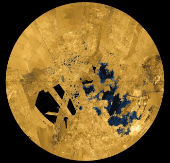 Figura 3: Tierras y lagos, imagen sonda Cassini.