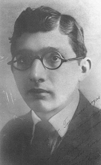 México también tuvo su genio del ajedrez, el yucateco Carlos Torre Repetto. Nació en Mérida en1904, y aprendió a jugar a los 6