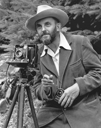 Ansel Adams y su cámara