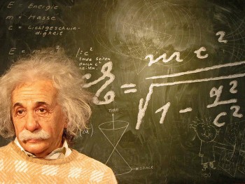 Albert Einstein: “toda nuestra ciencia, comparada con la realidad, es primitiva e infantil… y aún así, es la cosa más preciosa que tenemos”