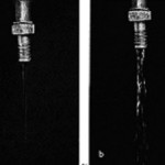 Figura 3. a) Flujo de agua en una llave poco abierta y b) flujo turbulento obtenido al abrirla más.