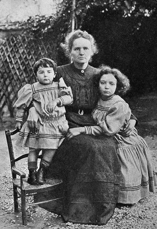 Eve,_Marie,_Irene_Curie_1908