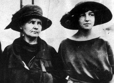 Eva Curie con su madre