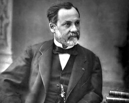 El francés decimonónico Louis Pasteur (1822-1895) es reconocido a nivel mundial por sus contribuciones a la ciencia. Comenzó su formación académica como físico y químico, pero sus investigaciones siguieron hacia los campos de la microbiología y la medicina.