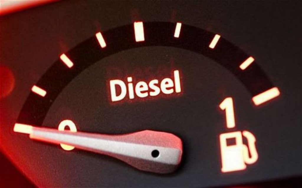 El diésel es un combustible derivado del petróleo, al igual que las gasolinas pero más denso que éstas. En los años 90 tuvo un gran apogeo en Europa para su uso en autos y autobuses.